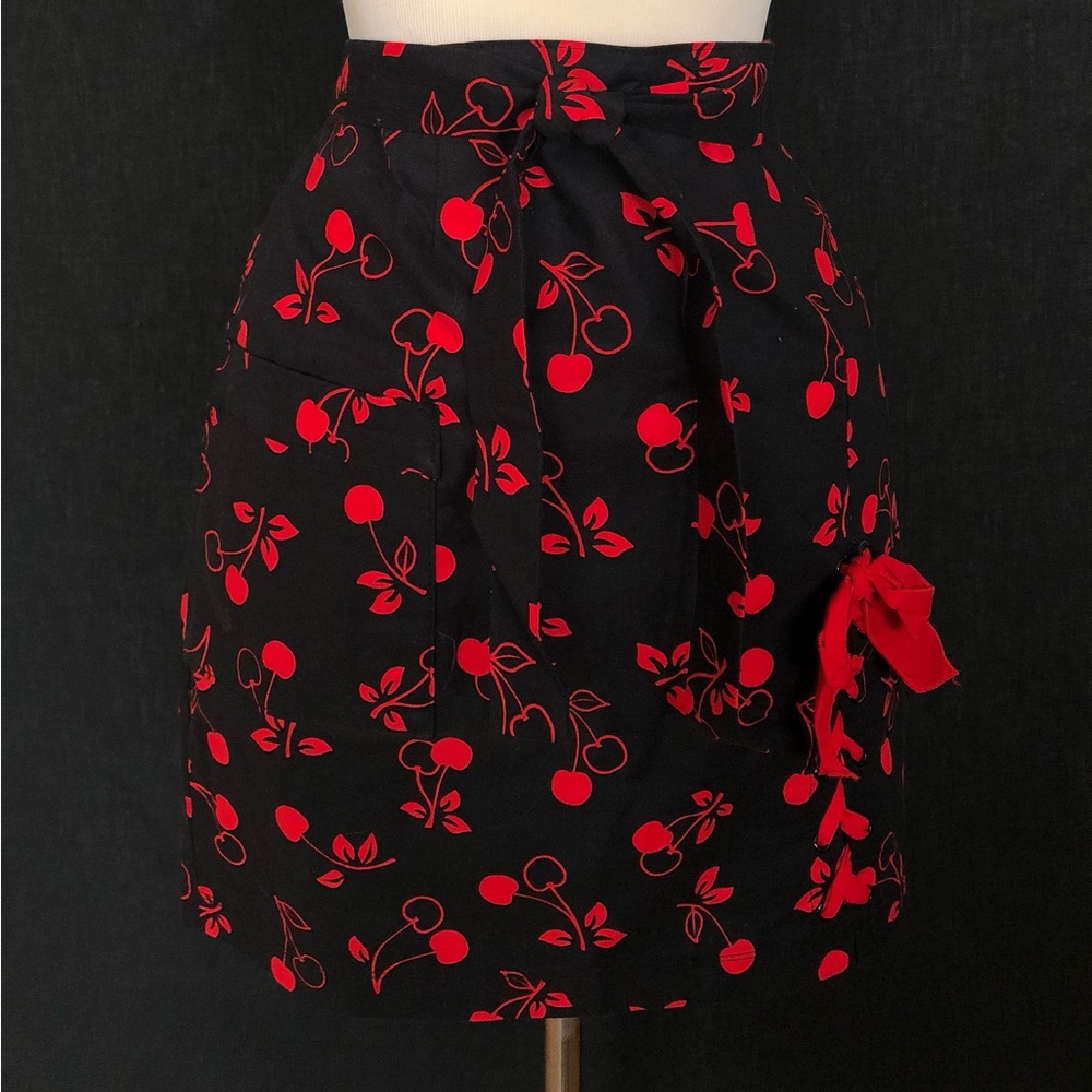 Black red Cherry Print Short Apron